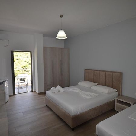 Bujtina Eleni Hotel Himare Ngoại thất bức ảnh