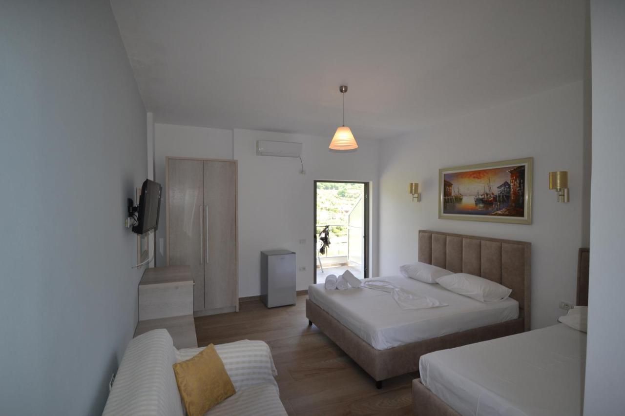 Bujtina Eleni Hotel Himare Ngoại thất bức ảnh