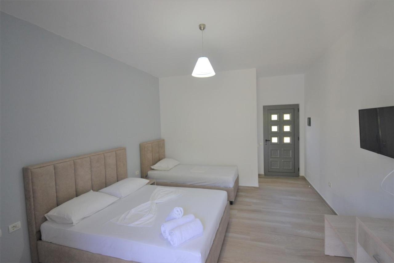 Bujtina Eleni Hotel Himare Ngoại thất bức ảnh