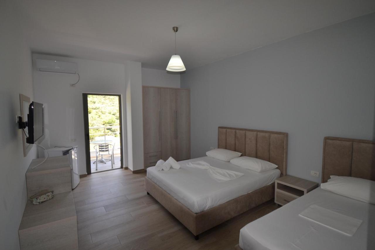 Bujtina Eleni Hotel Himare Ngoại thất bức ảnh