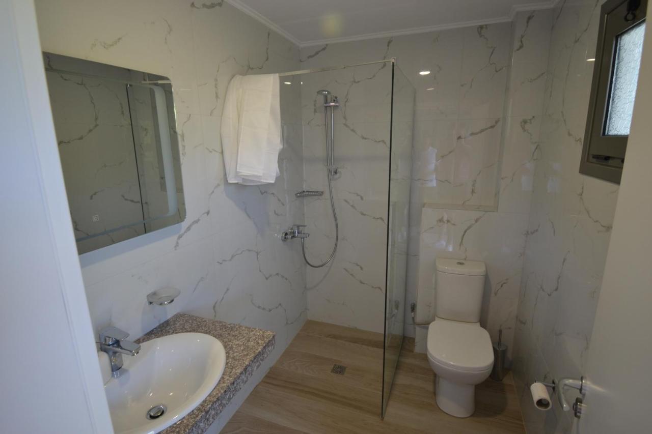 Bujtina Eleni Hotel Himare Ngoại thất bức ảnh